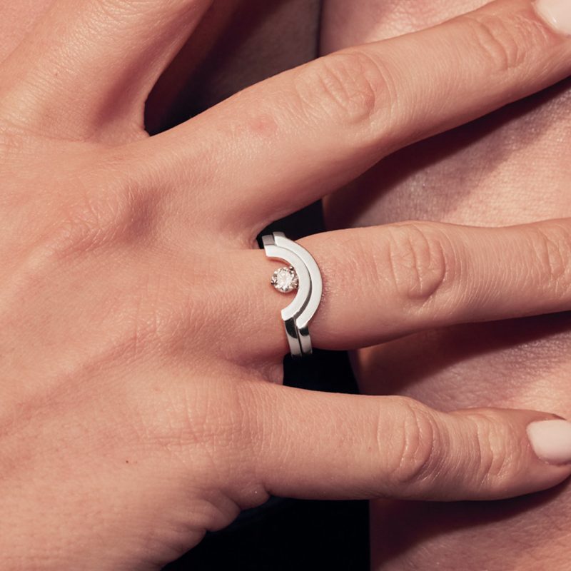 Bague_Intrepide_grand_arc_-_Or_blanc_18k_-_joaillerie_France_-_Loyale_Paris_-_4
