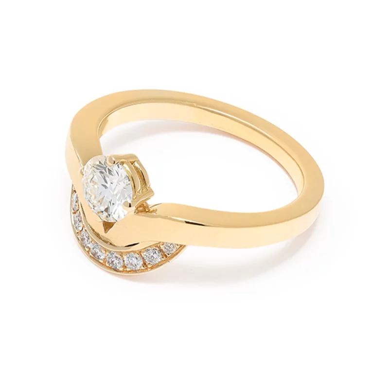 Ring Emblème semi pavée Round Brilliant - 18k yellow gold lab grown diamond loyale paris 2